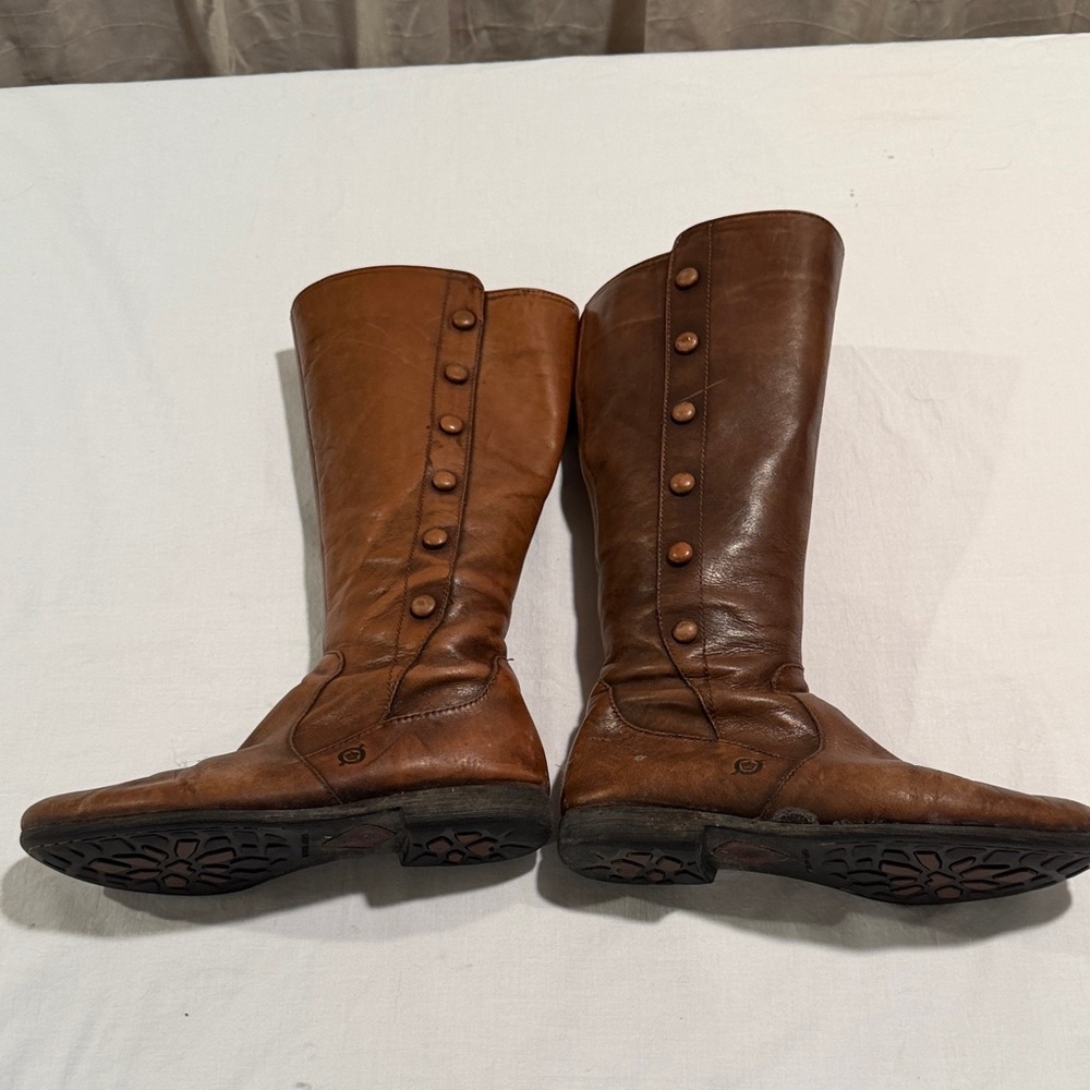 Born leather brown woman’s boots